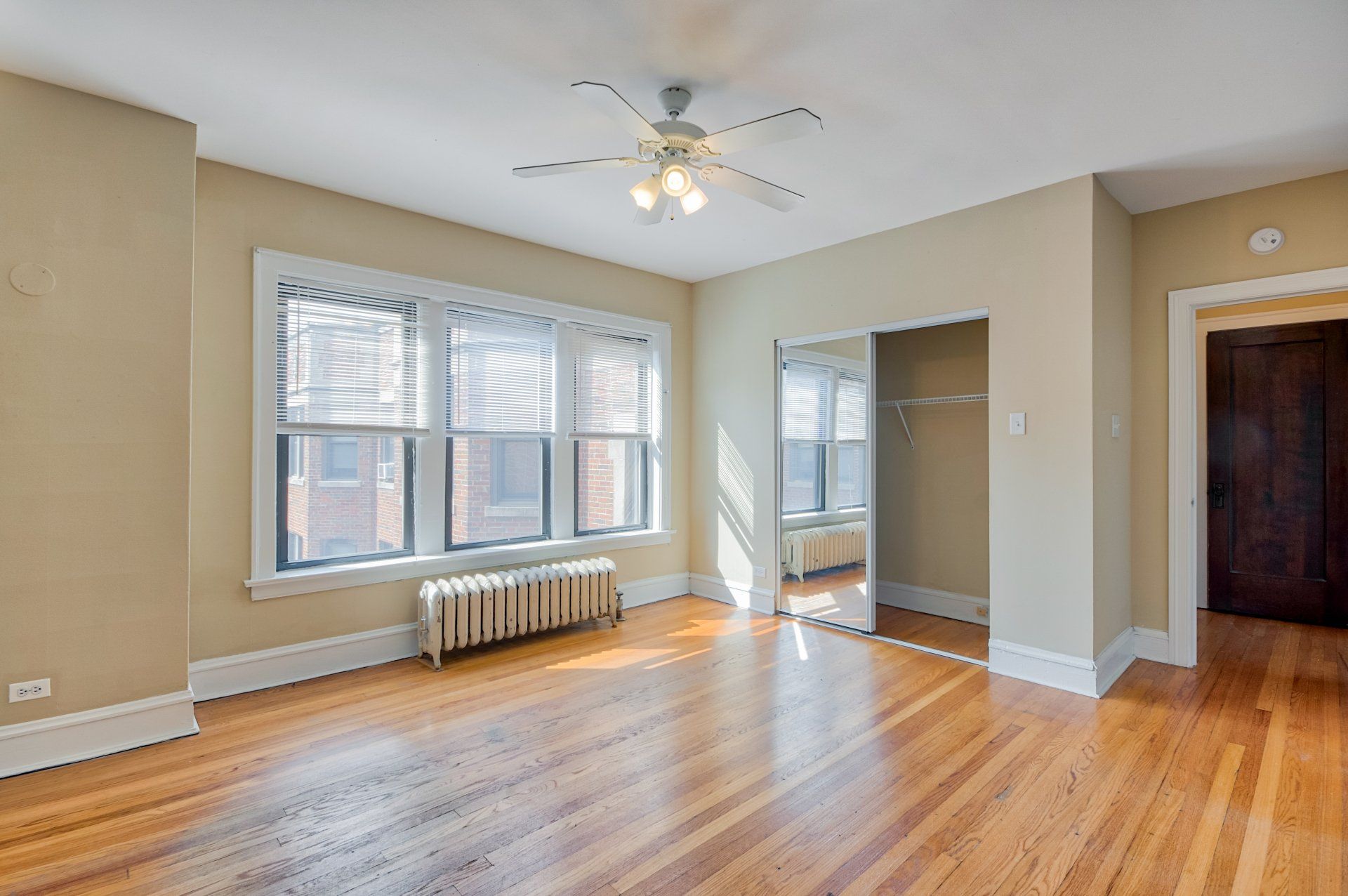 2121-Ridge-Ave interior