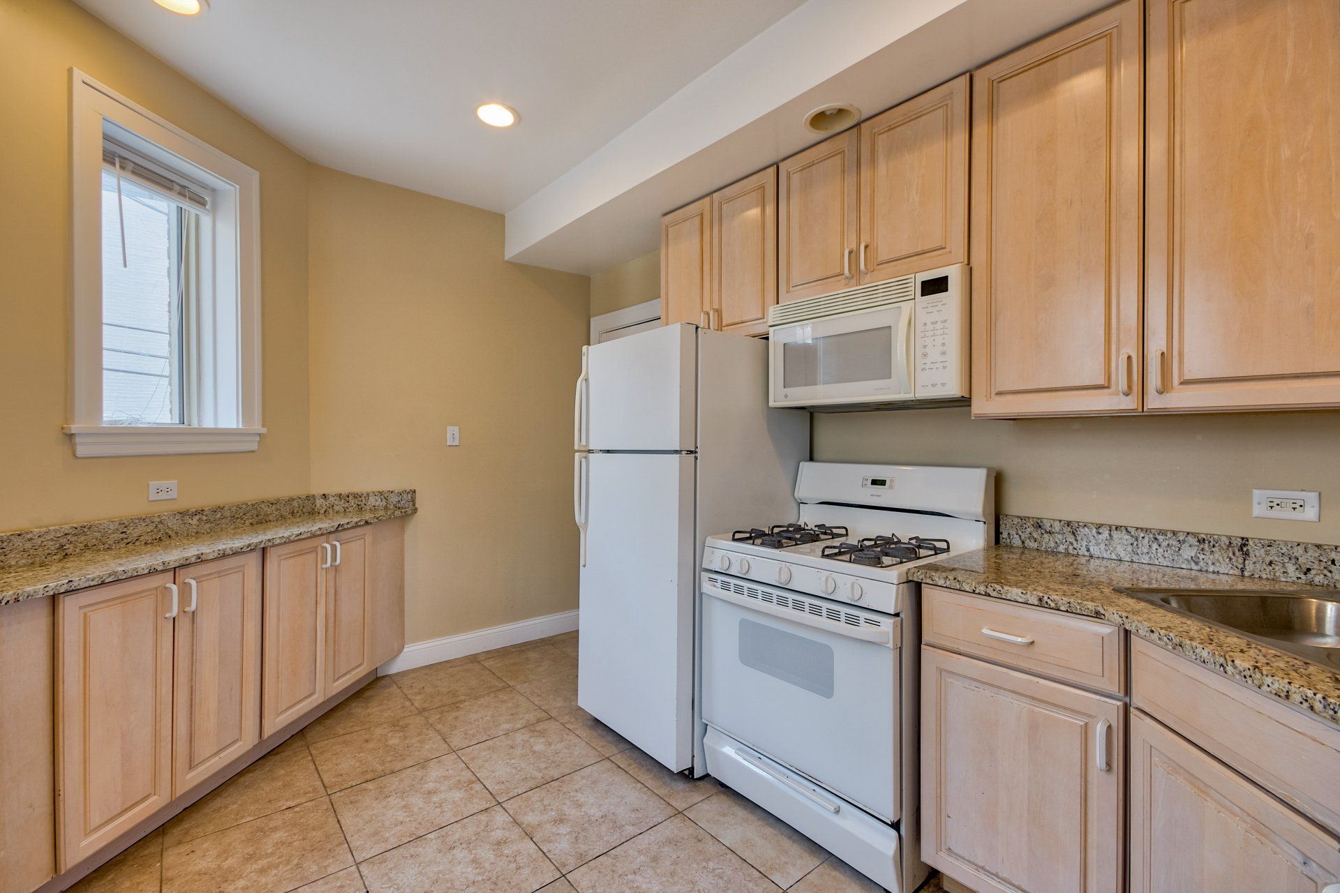 2247-Ridge-Ave kitchen 2