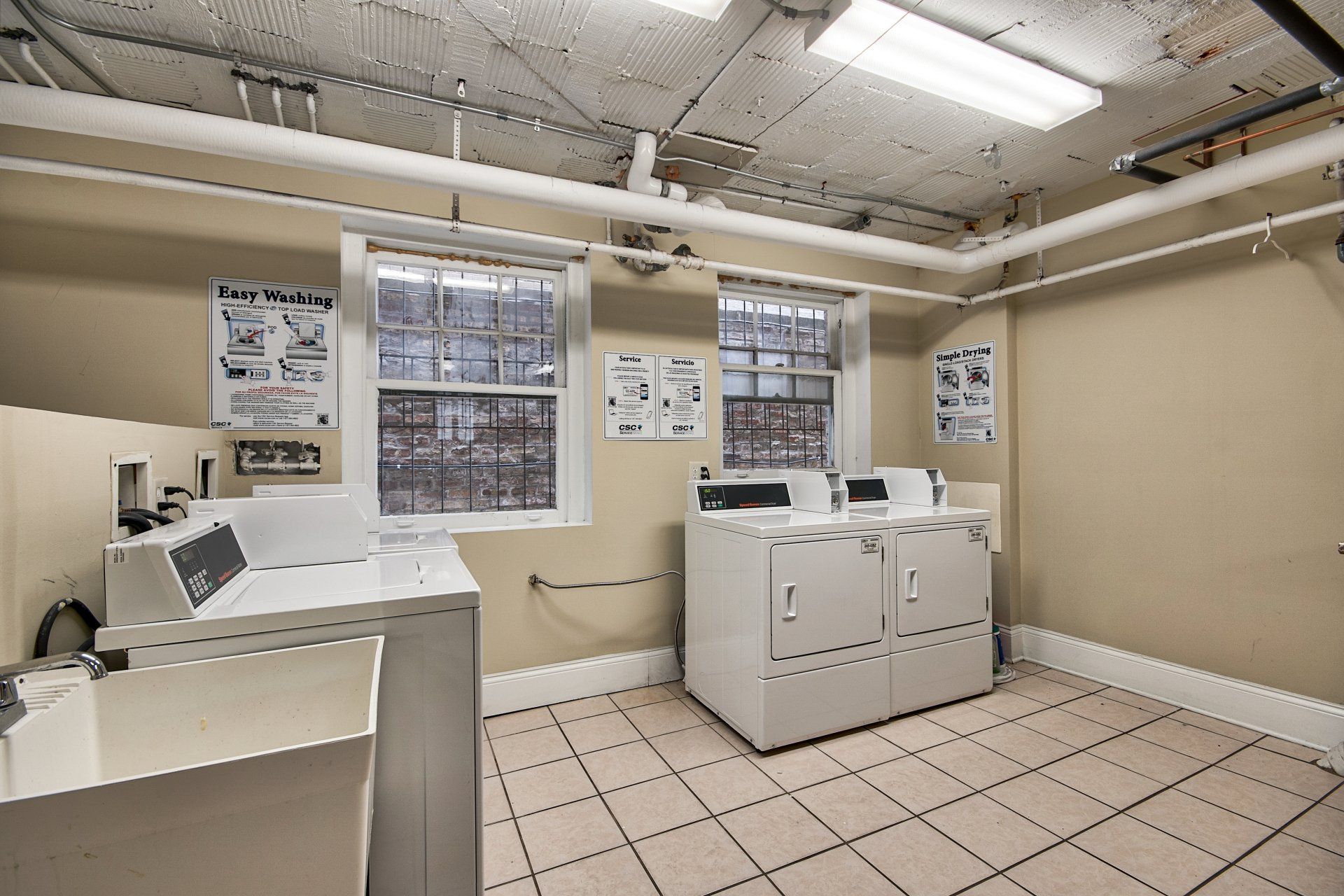 1509-Hinman-Avenue laundry room