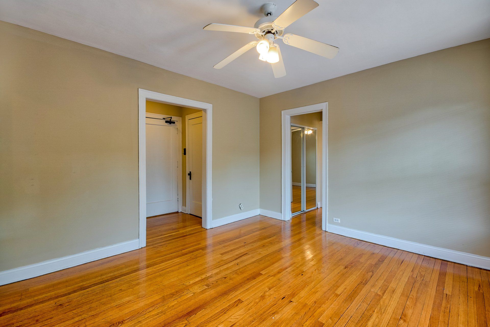 2121-Ridge-Ave indoors