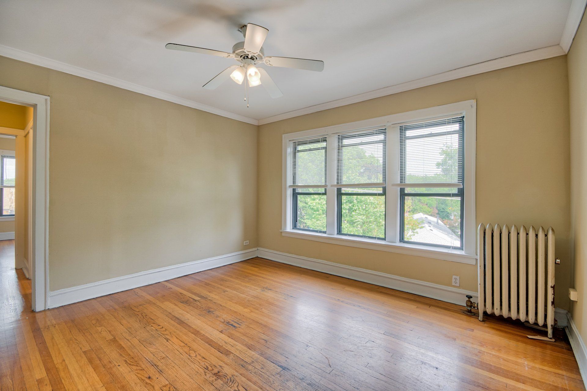 2121-Ridge-Ave windows