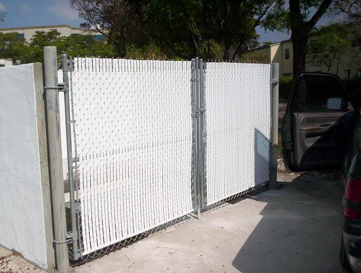 Chain Link with White PDS slats — Sunrise, FL — First Class Fence & Rail, Inc.