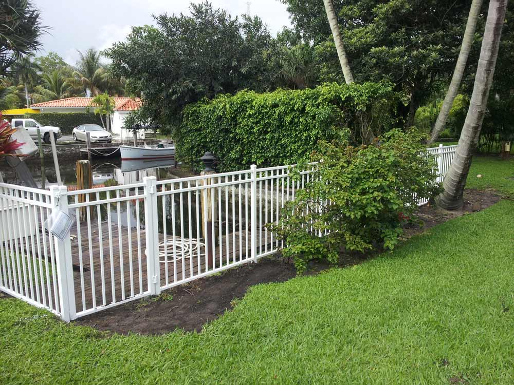 White Postrail 3 Rail — Sunrise, FL — First Class Fence & Rail, Inc.
