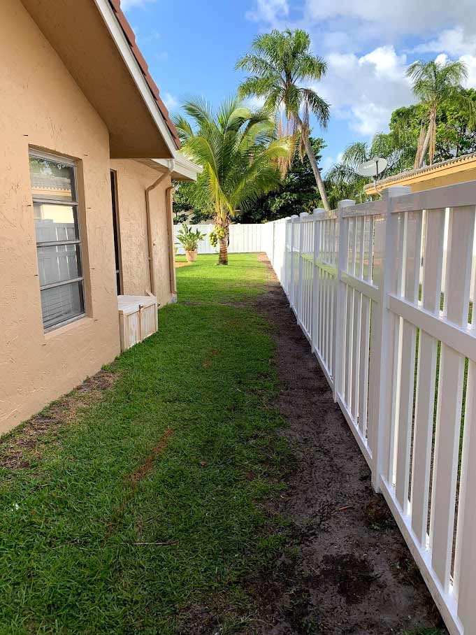 PVC Vinyl Safe Shadowbox — Sunrise, FL — First Class Fence & Rail, Inc.