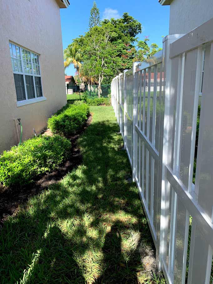 PVC Vinyl Shadowbox — Sunrise, FL — First Class Fence & Rail, Inc.