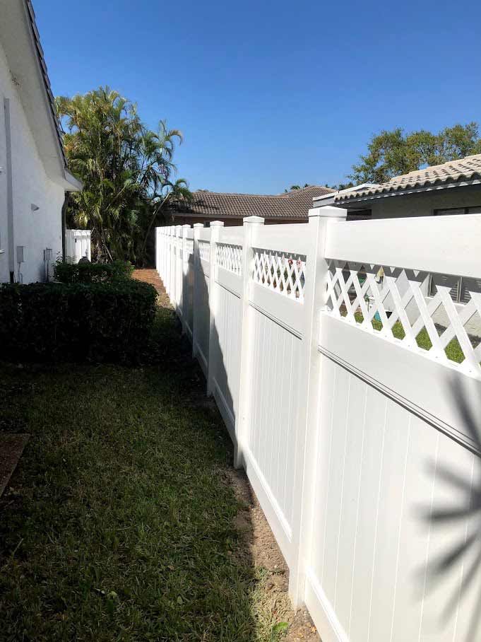 PVC Vinyl Groove Lattice Top — Sunrise, FL — First Class Fence & Rail, Inc.