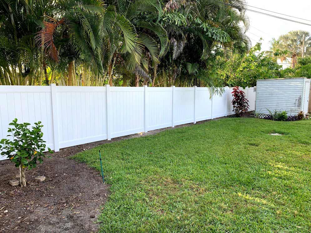 White 6ft Tongue and Groove — Sunrise, FL — First Class Fence & Rail, Inc.