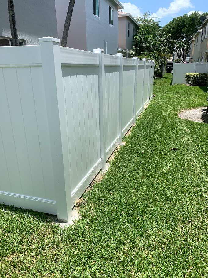 White 6ft Tongue — Sunrise, FL — First Class Fence & Rail, Inc.