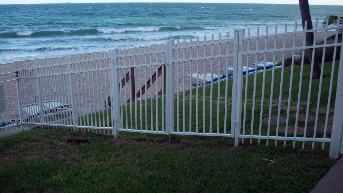 Finial Beach Fence — Sunrise, FL — First Class Fence & Rail, Inc.
