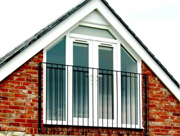 A brick building with a balcony on the top of it