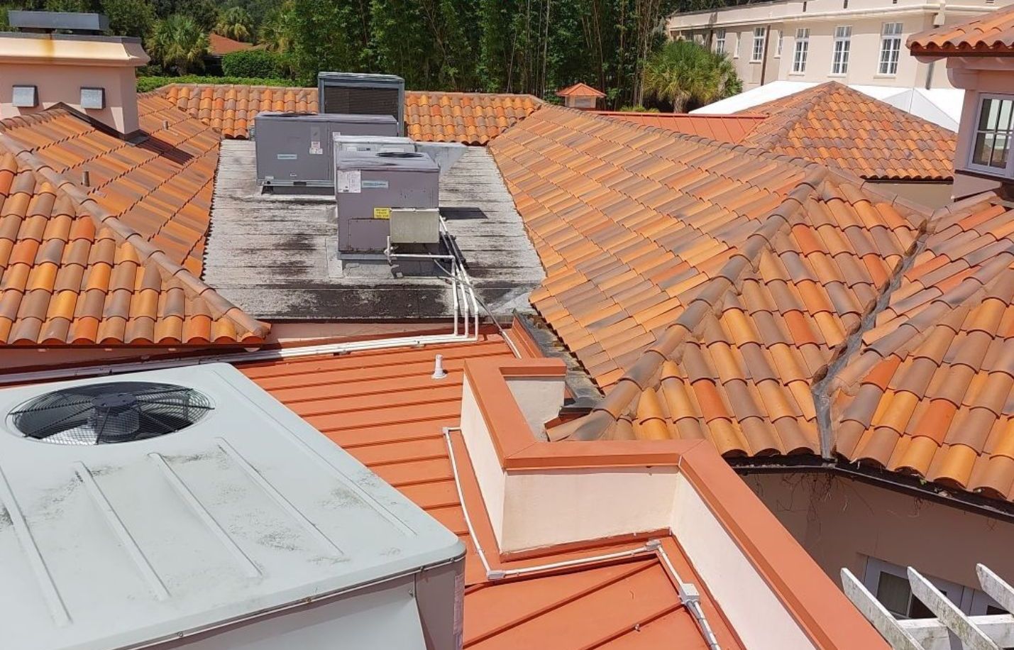The roof of a building has a lot of tiles on it