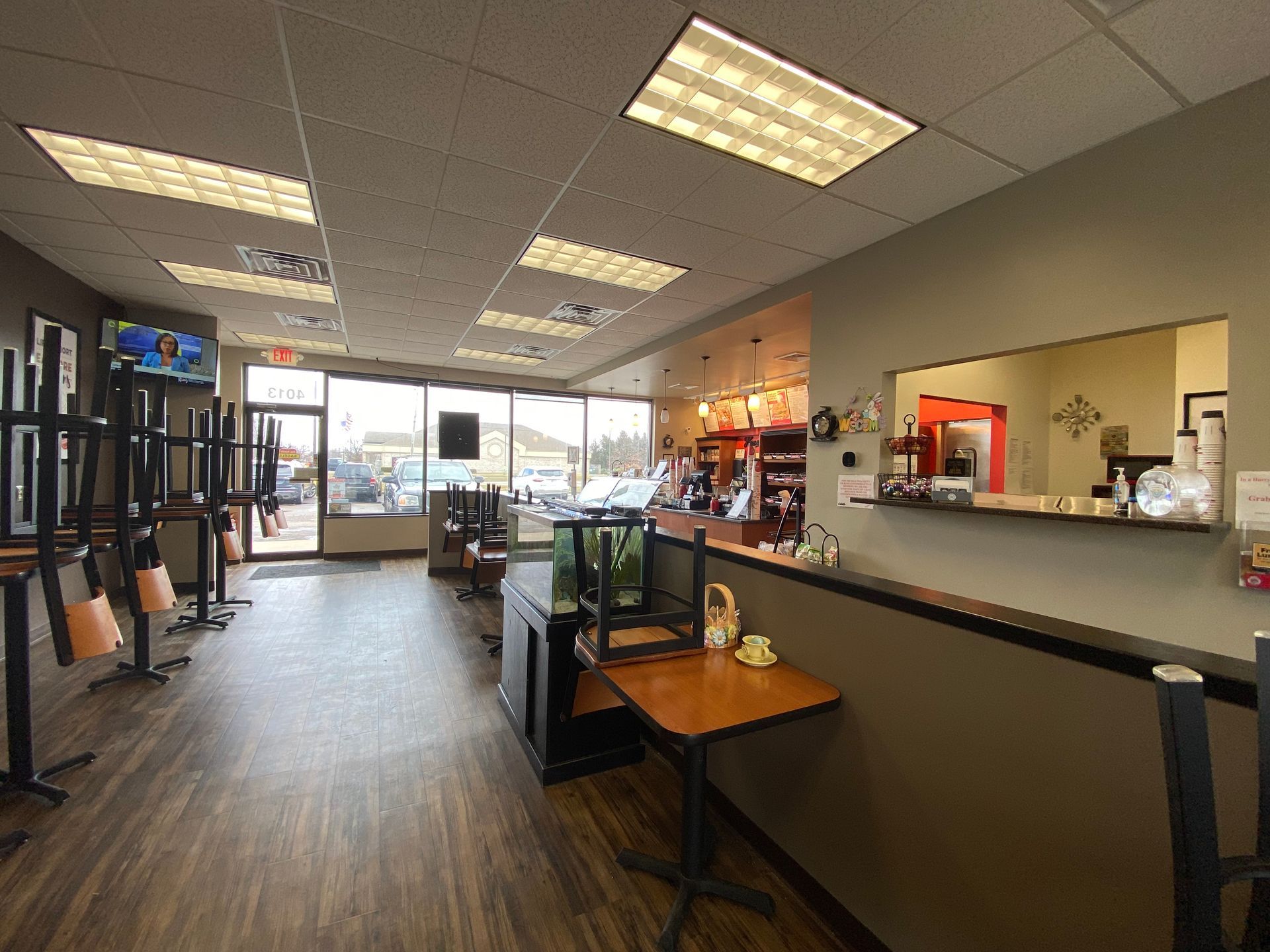 The inside of a restaurant with tables and chairs.