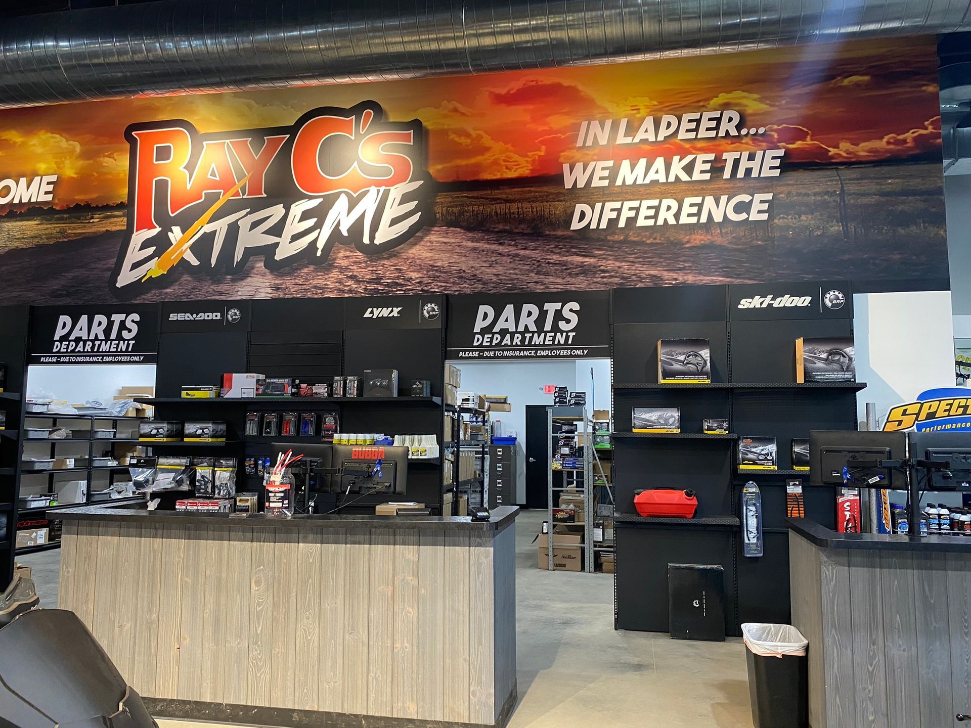 A store front with a sign that says rayce extreme