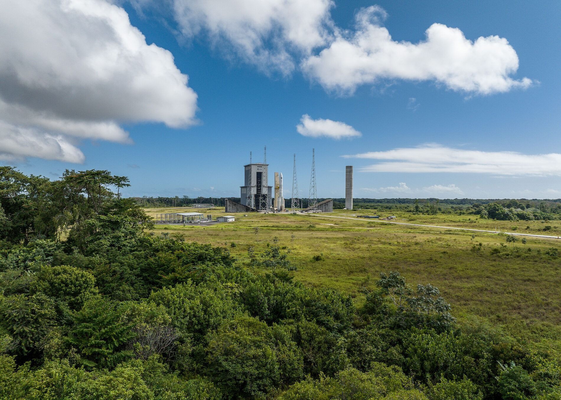Contact, Freelance Services, partenaire logistique des équipes satellites et spatiales à Kourou en Guyane