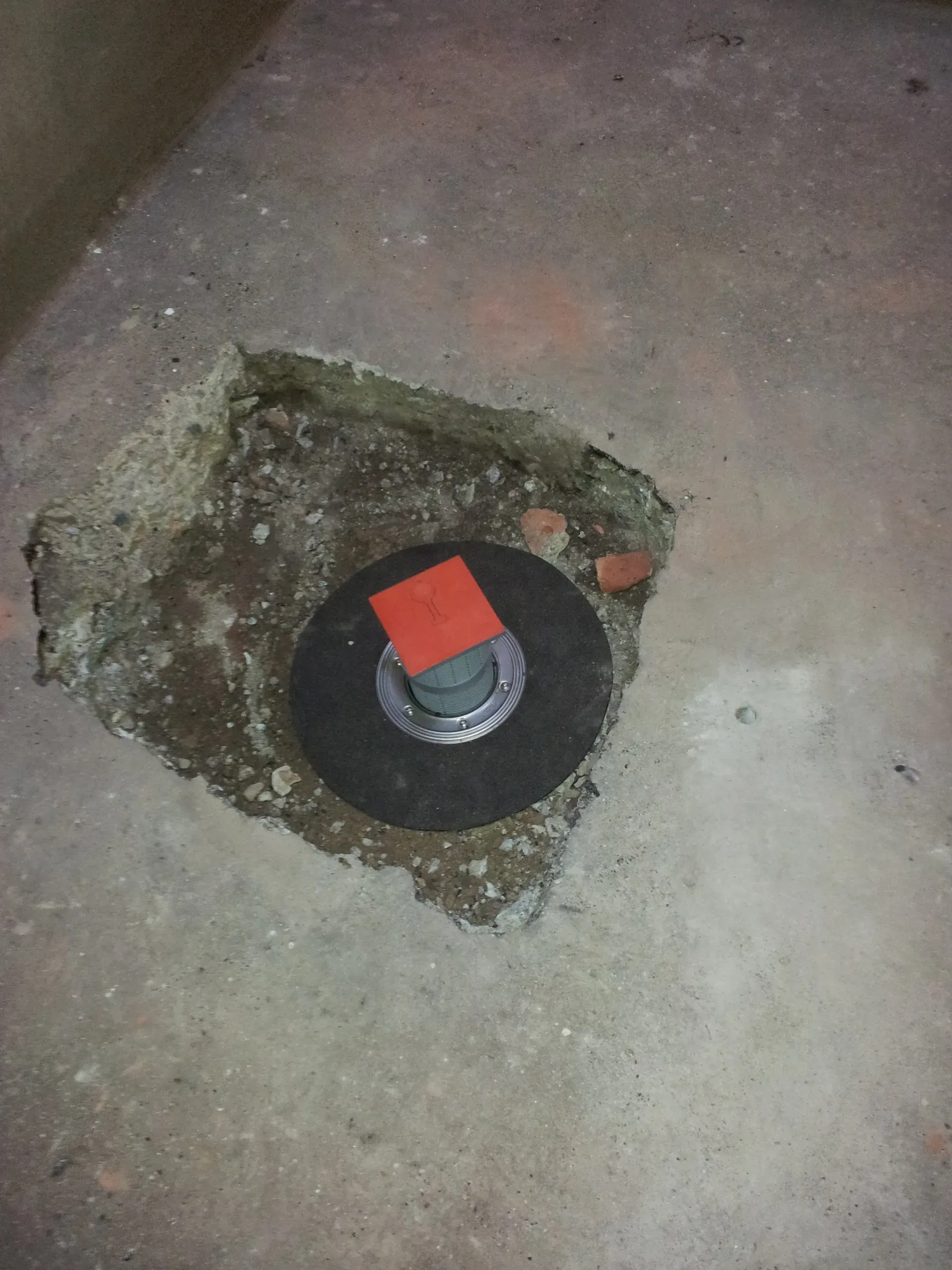 Betonfläche mit Einfassung