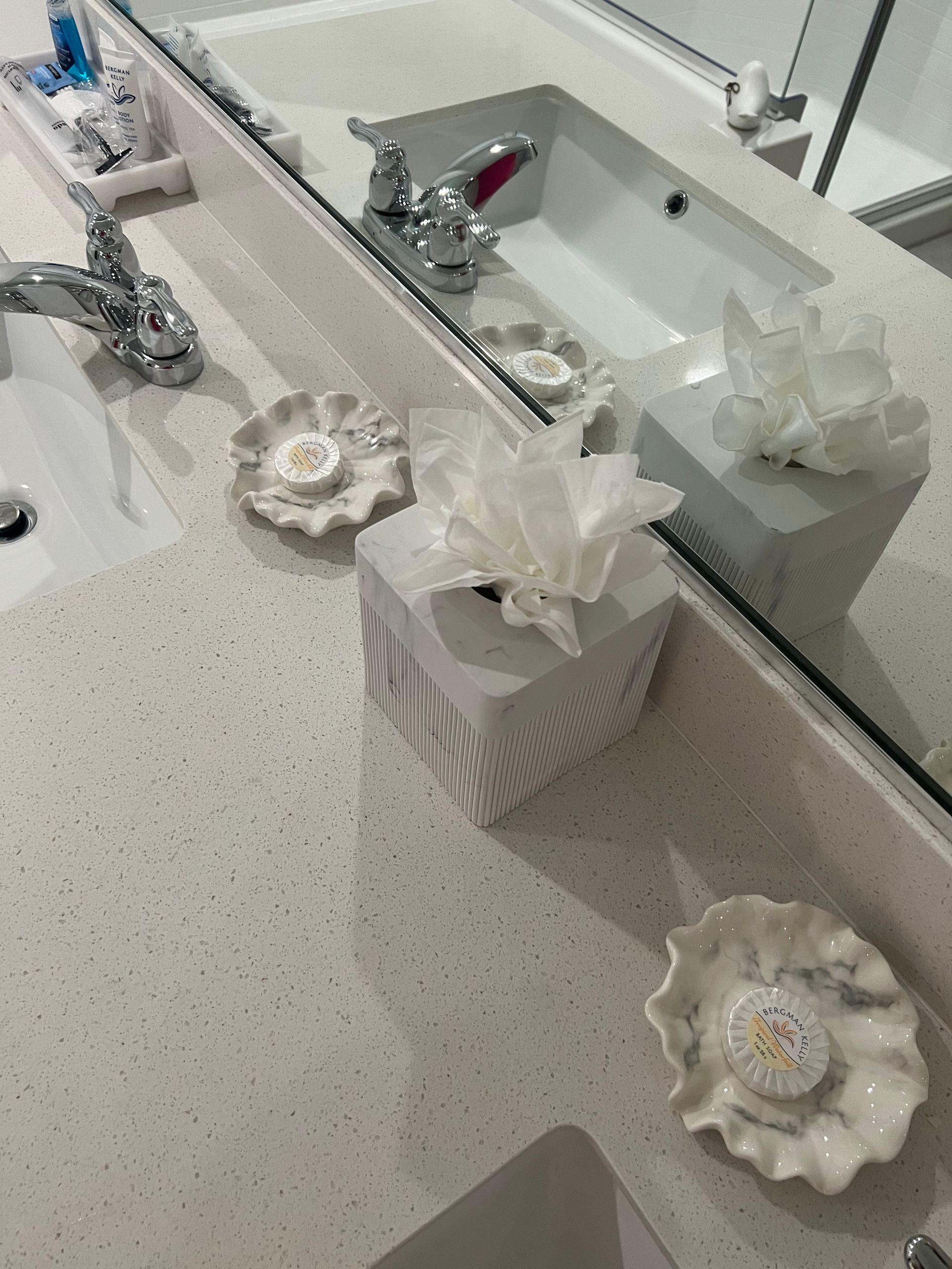 Image of a bathroom that is very well cleaned. At Bunny's cleaning services, we go above and beyond to meet all your needs.