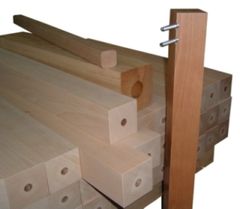 Gambe in legno per tavoli