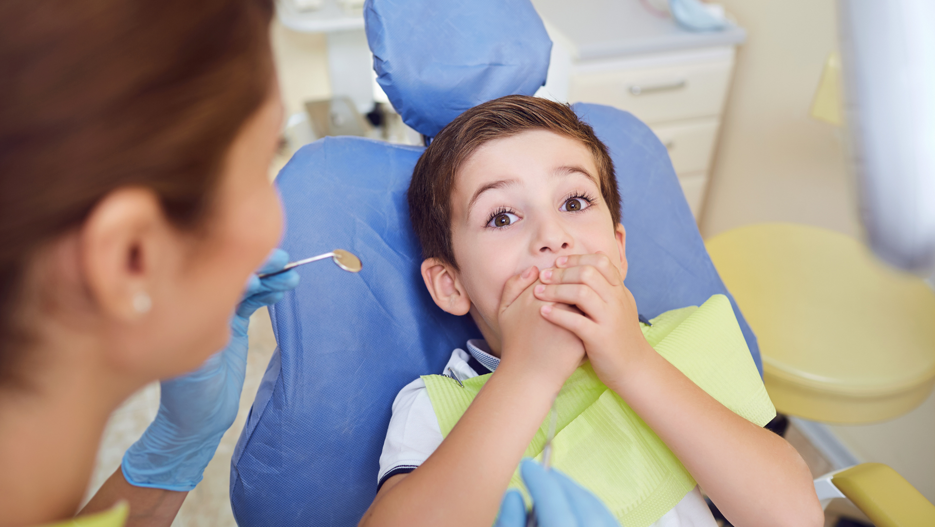 child scared to open mouth in dentist
