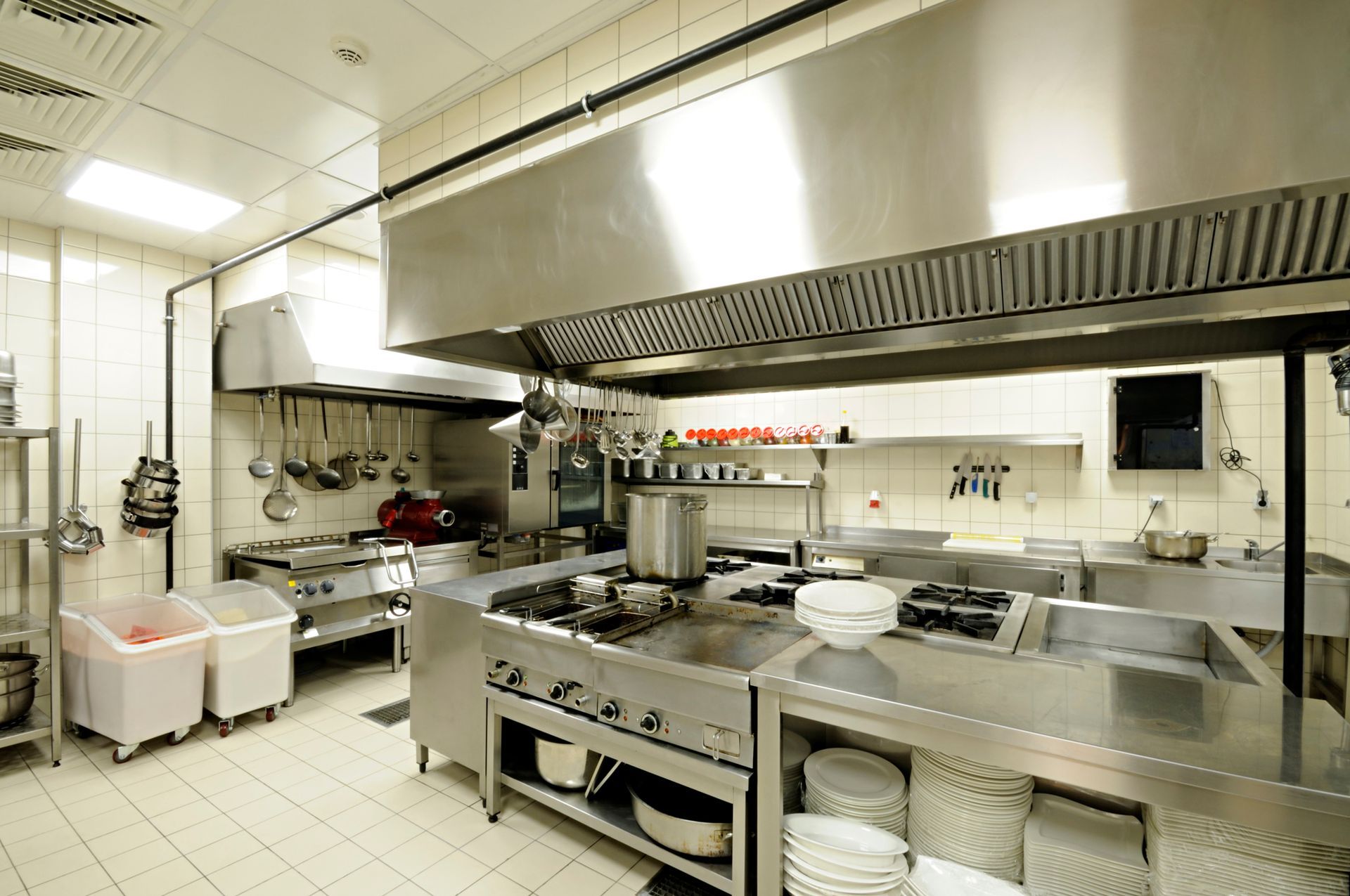 Clean, restaurant kitchen hoods and equipment, showcasing HoodSafe's restaurant kitchen hood 