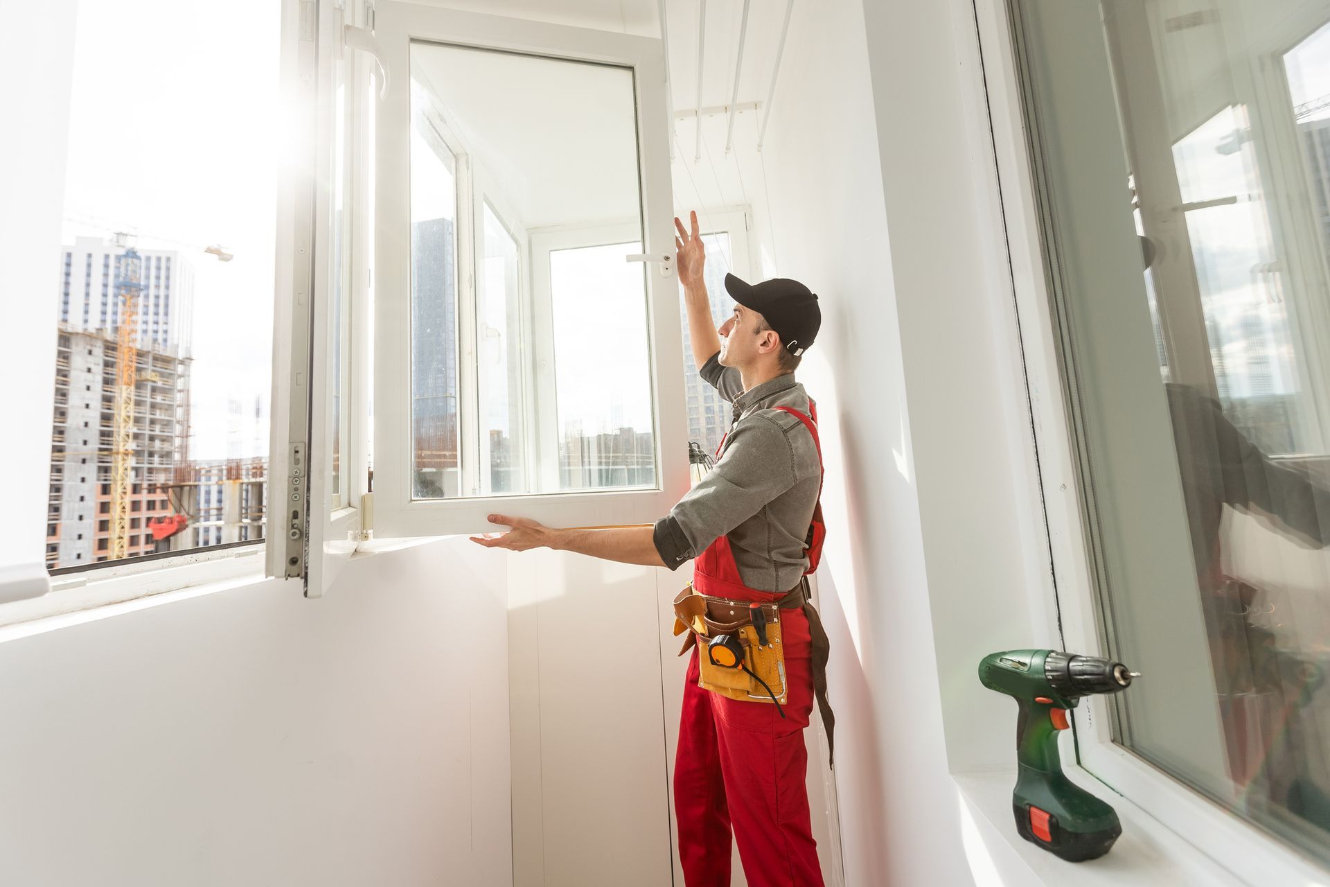 A local glazier providing commercial glass replacement services. A local glazier providing commercial glass replacement services.