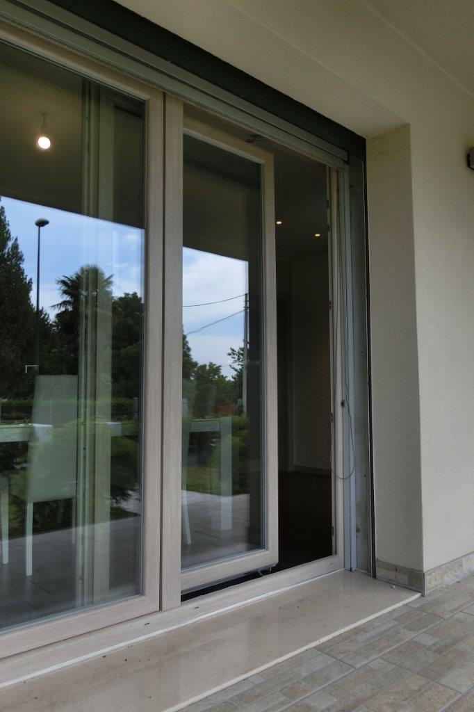 finestra bianca in pvc