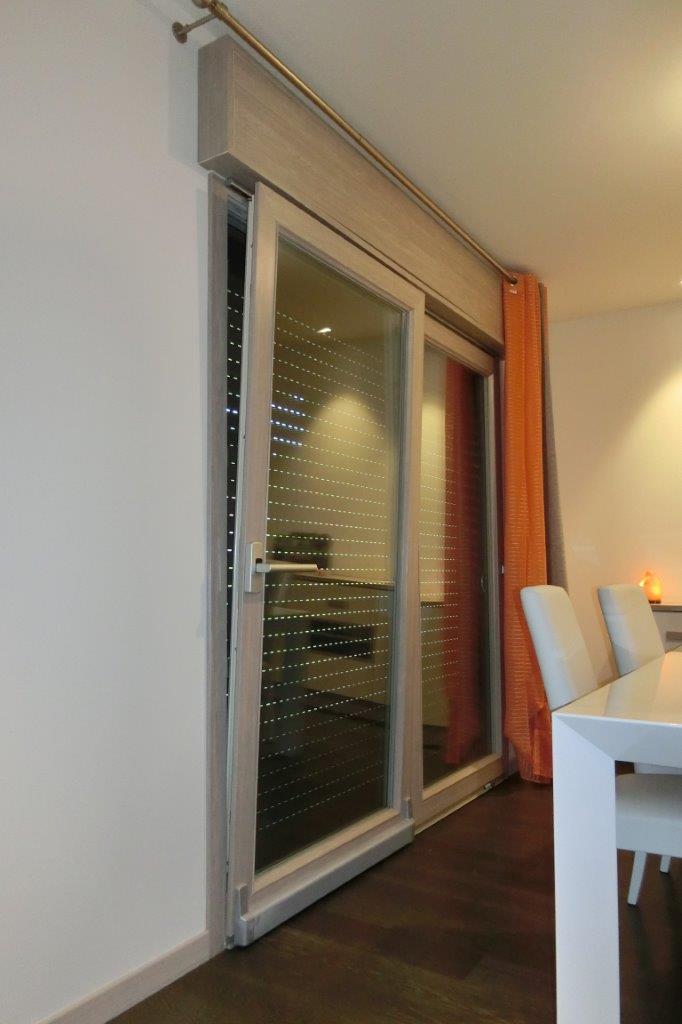 finestra con apertura a vasistas
