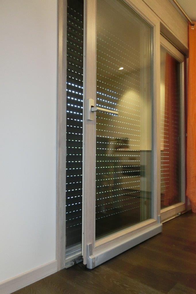 finestra in pvc semichiusa