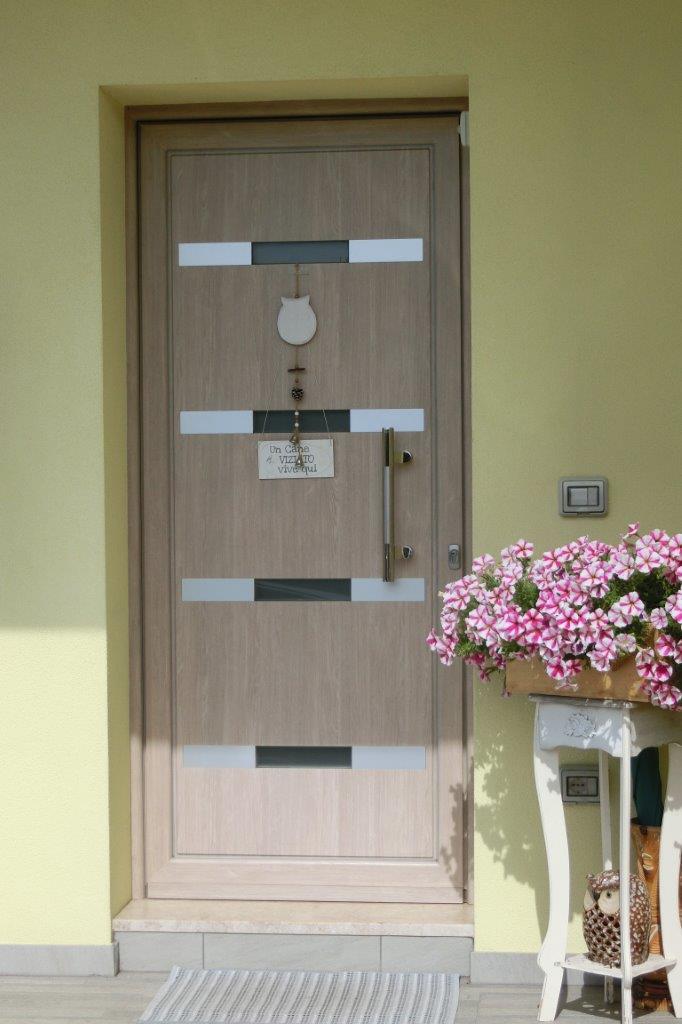 finestra con vista sul giardino