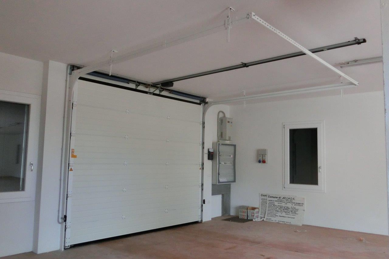 basculante per garage bianco