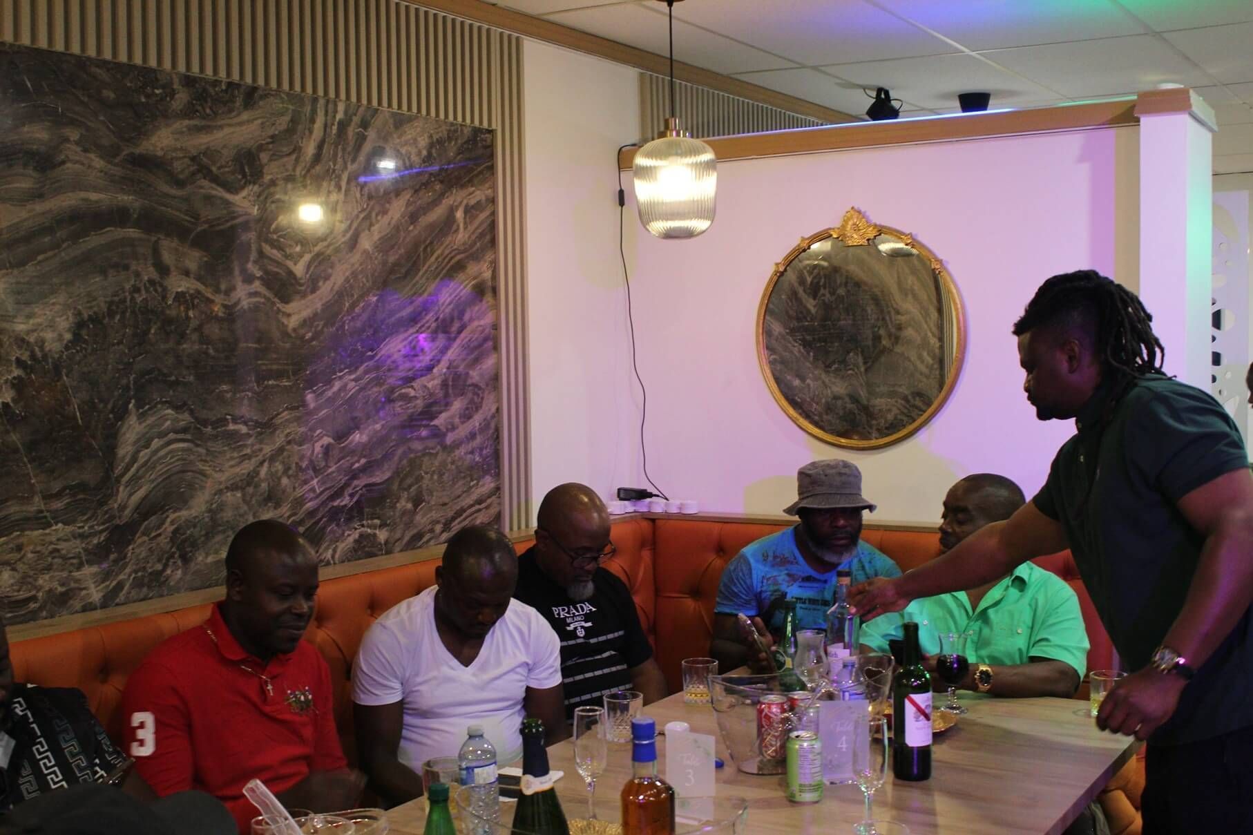 Les Ambassades - Restaurant Bar Lounge