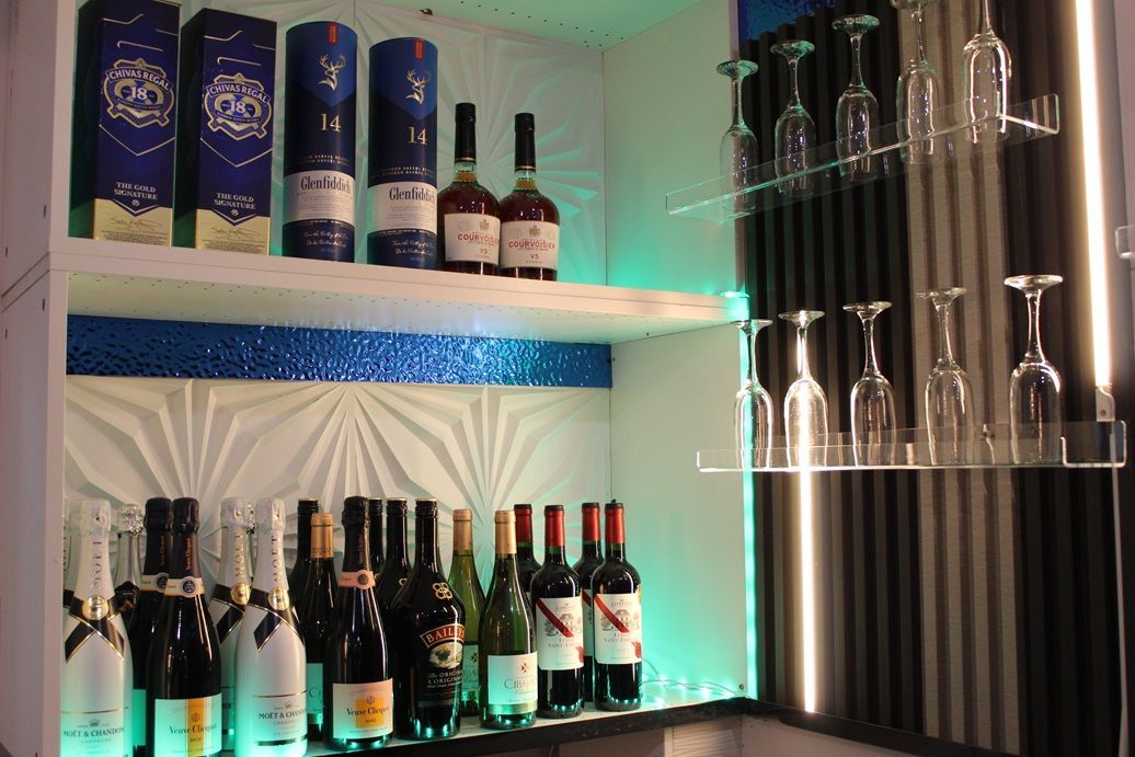 Les ambassades Night Club Montreal Whisky et liqueur