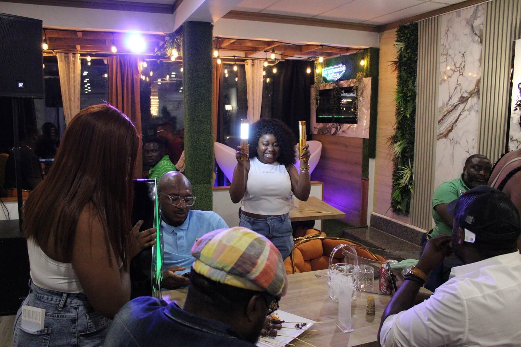 Les Ambassades - Resto SnackBar Lounge Montréal