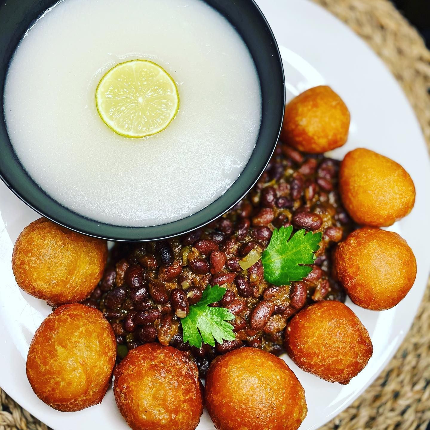 Petit déjeuner les ambassades resto-bar-lounge