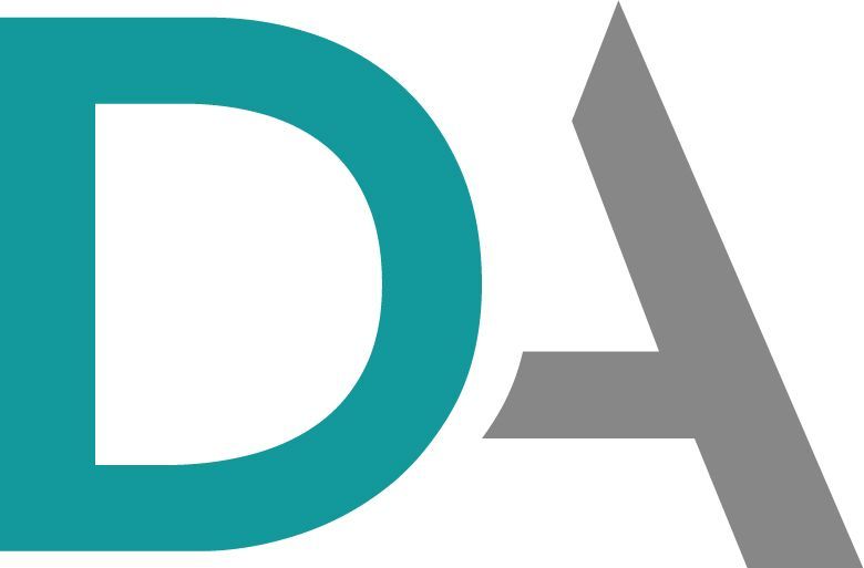 The letter d is blue and the letter a is gray.