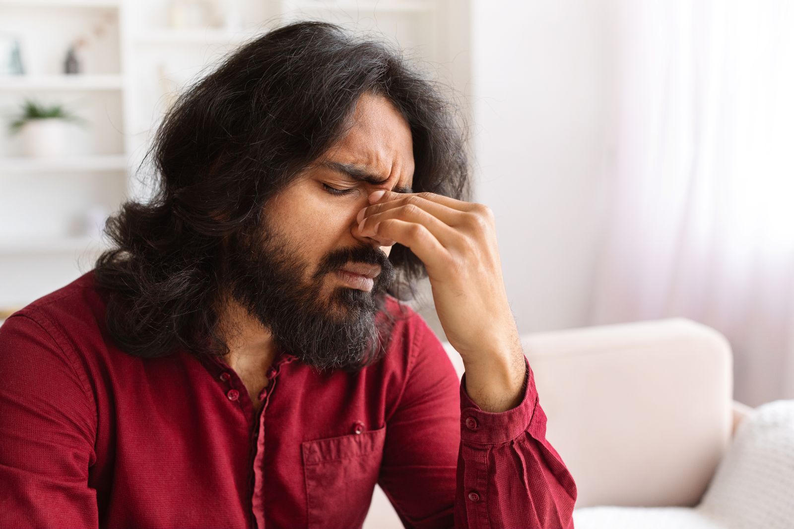 unhappy-young-man-experiencing-sinus-problems