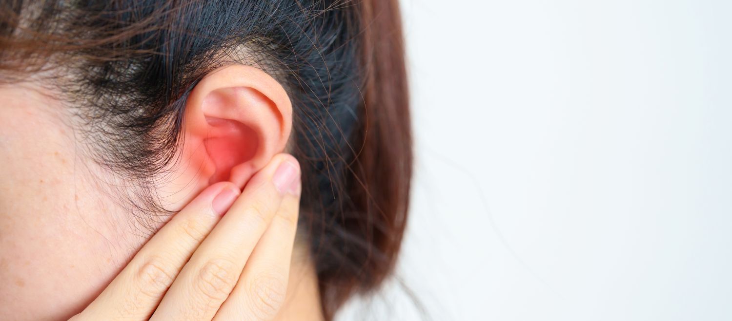 woman-holding-her-painful-ear