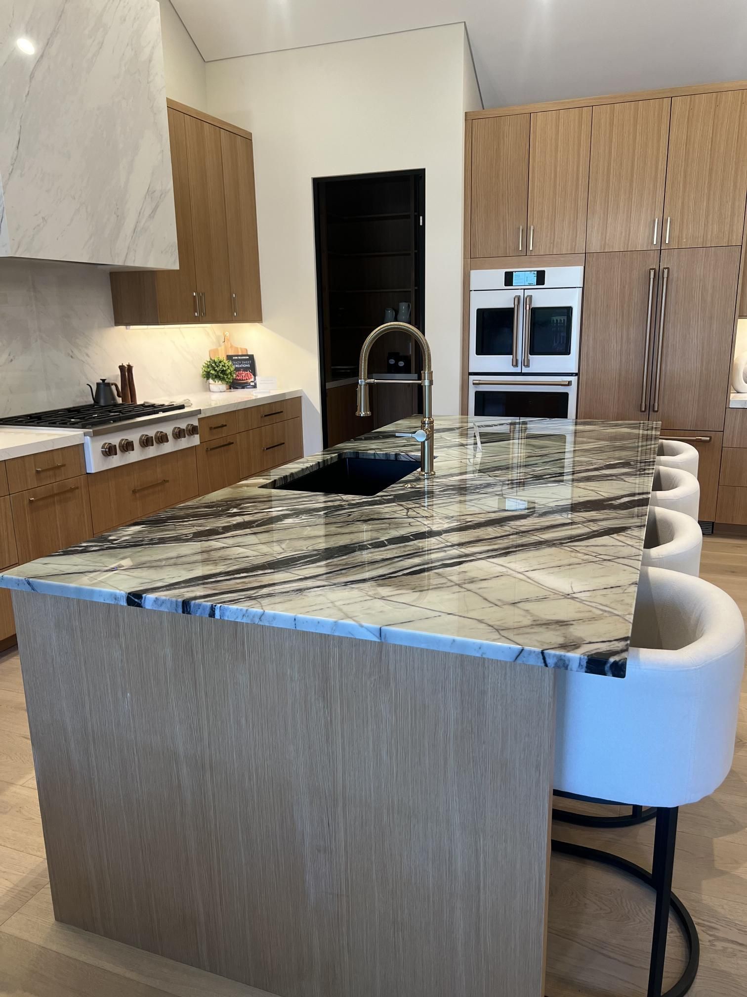 ceramic mosaic backsplash