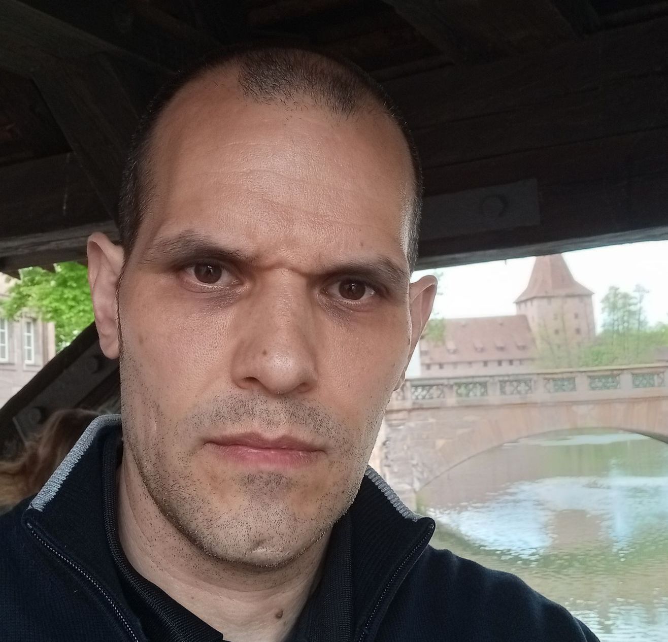 Der Schriftsteller Arno Dahmer auf dem Henkersteg in Nürnberg
