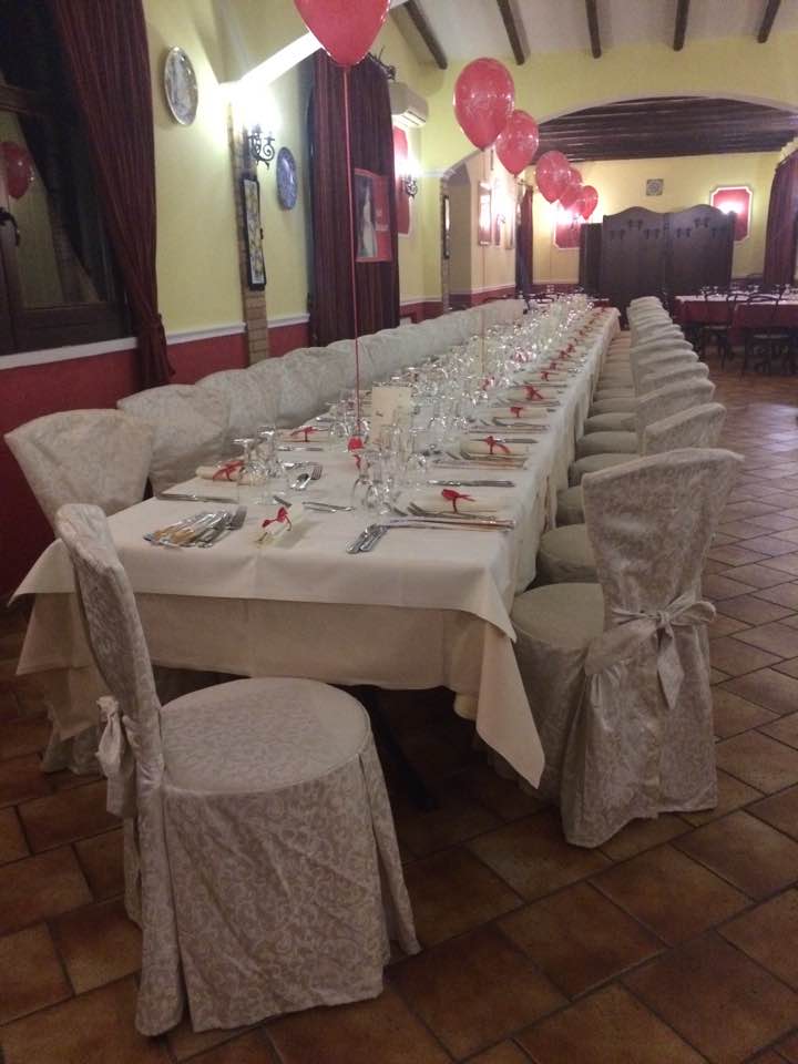 tavola apparecchiata per una cerimonia