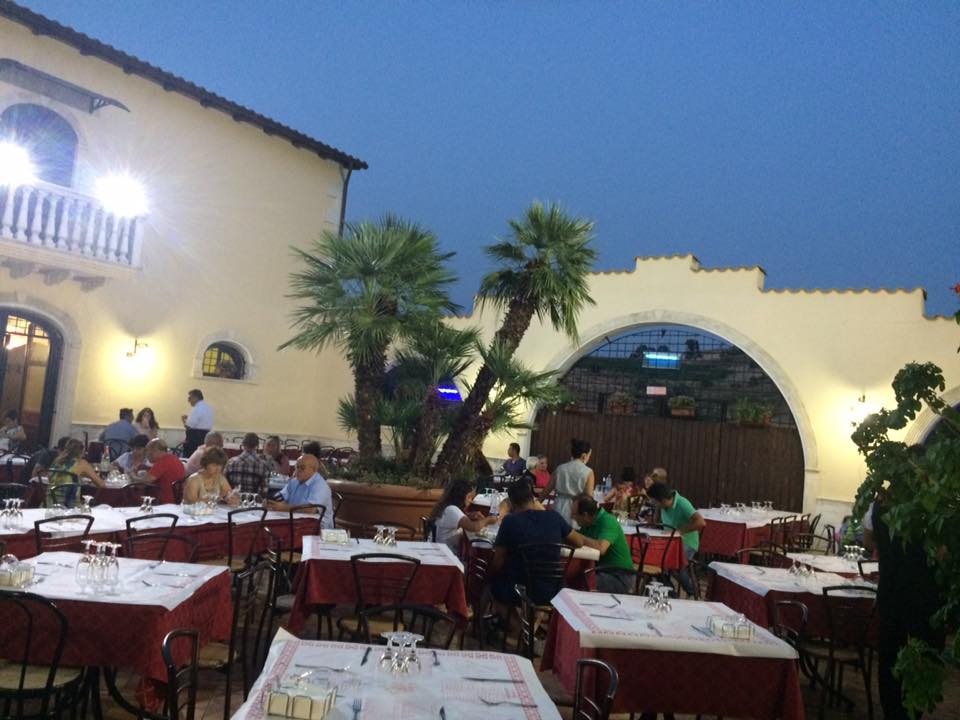 veranda aperta del baglio durante un evento privato