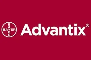 Logo Bayer Advantix su sfondo rosso. Include il logo Bayer e la parola Advantix in bianco.