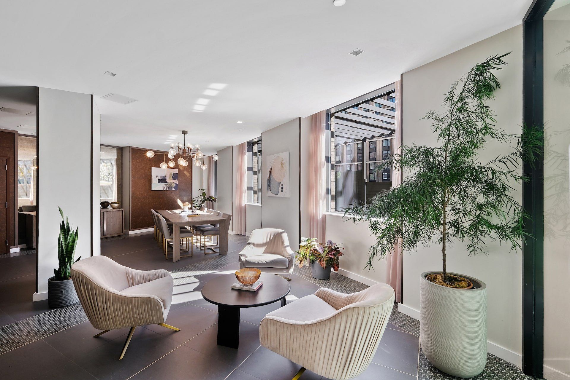 445 W 35 lounge