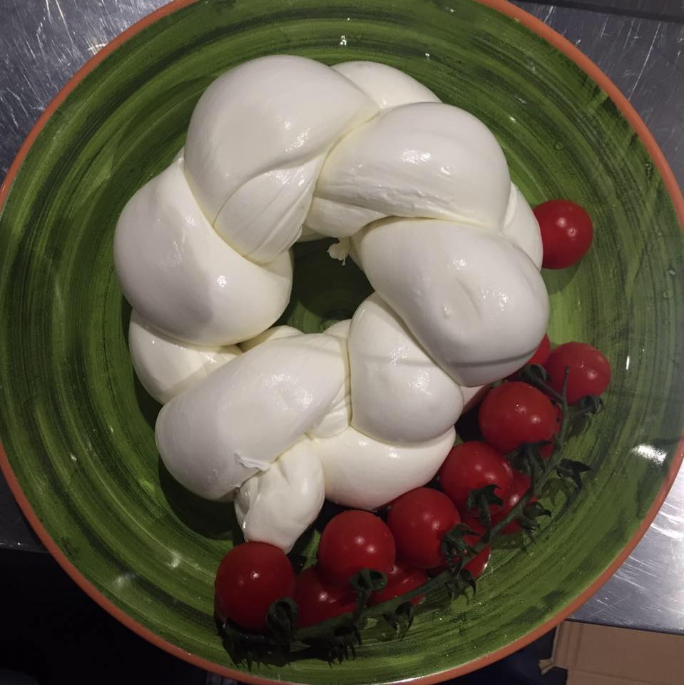 Treccia di mozzarella di bufala