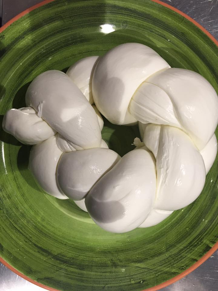 Treccia di mozzarella