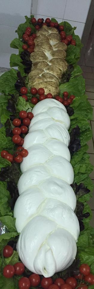 Treccia di mozzarella con verdure