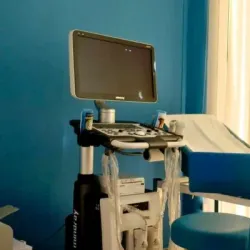 Échographie urologique avec doppler.