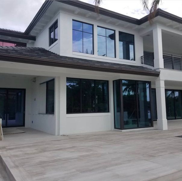 A large white house with a lot of windows and a balcony.