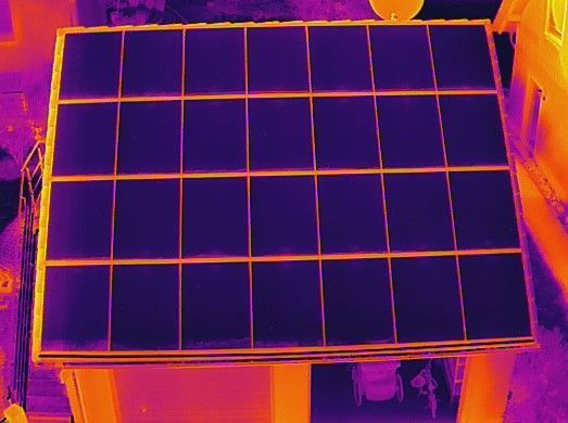 PV-Anlagen Photovoltaikanlagen Überprüfung von fehlerhaften Modulen, Hot Spot Erscheinungen oder Beschädigungen lassen sich schnell und präzise lokalisieren.
