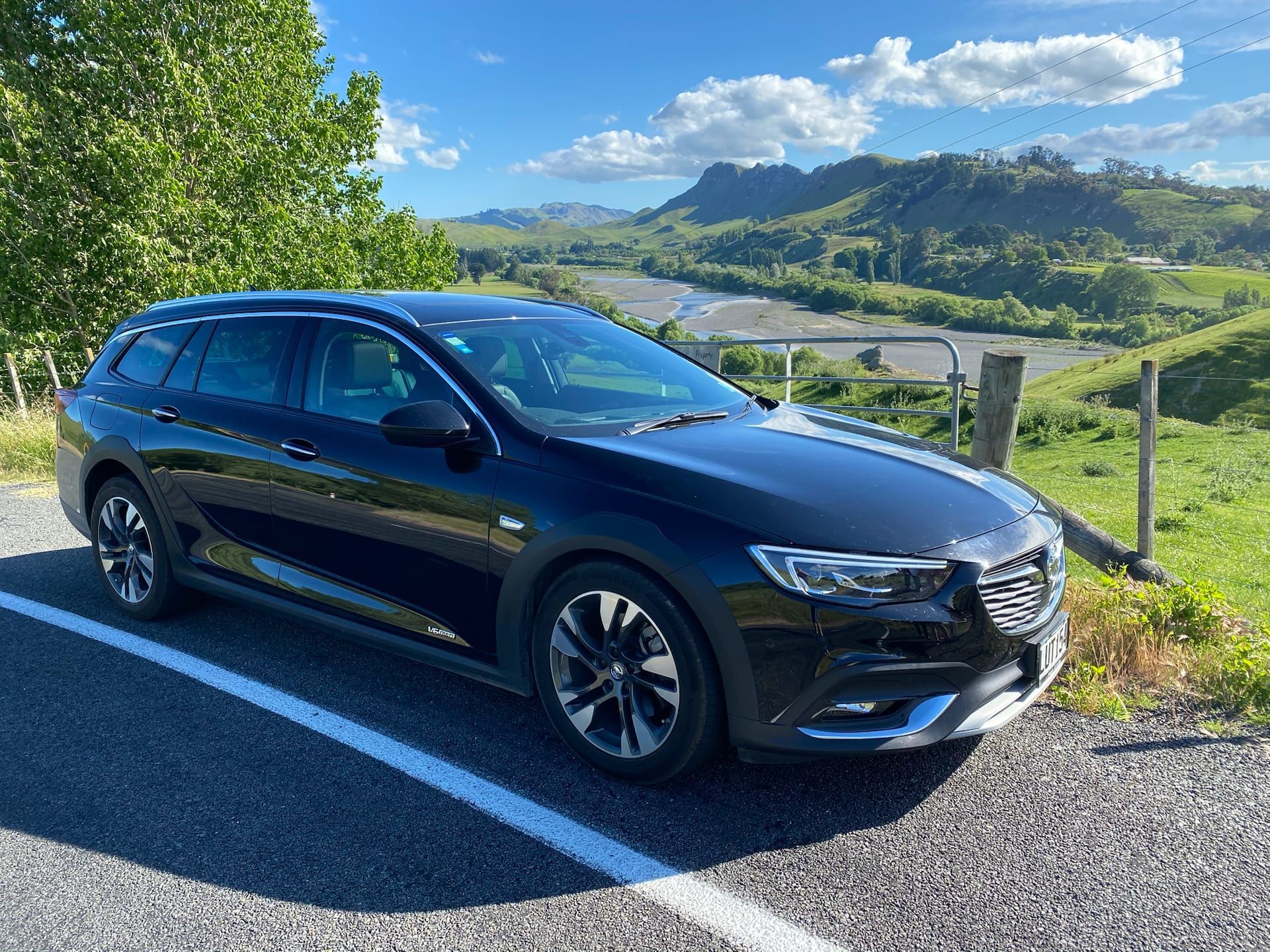 Grape Escape Holden Calais V Tour Vehivle