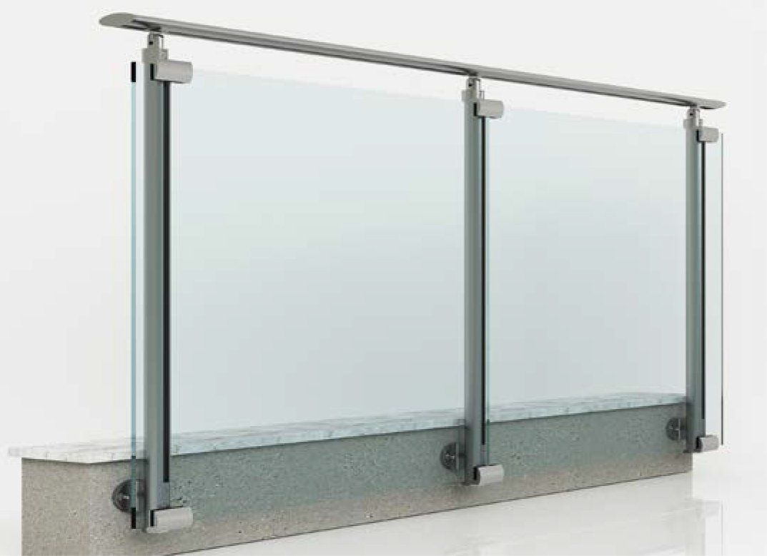 Parapetto variante con pinze, fissaggio fronte solaio.